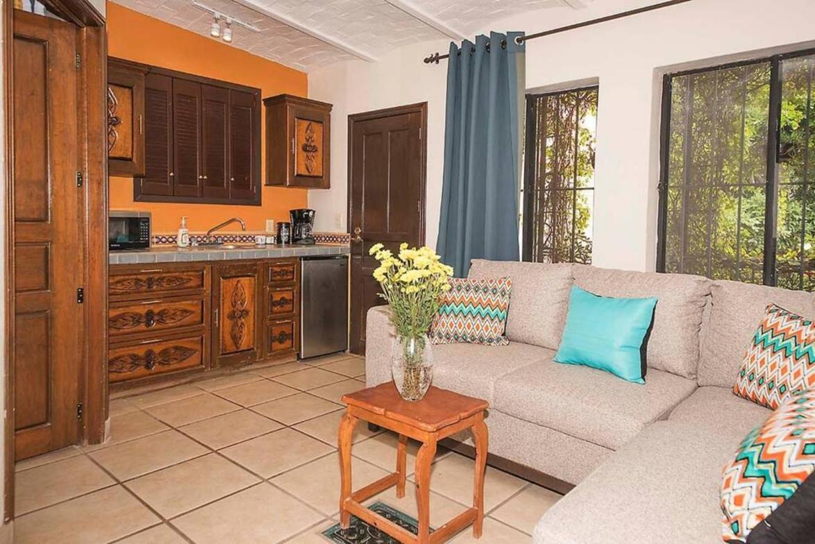 Enjoy Ac In Our Guest Room At Inn Ajijic Luaran gambar